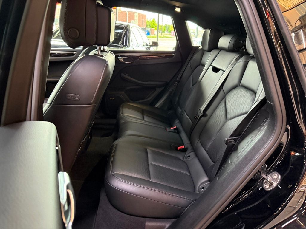 2020 Porsche Macan photo 24