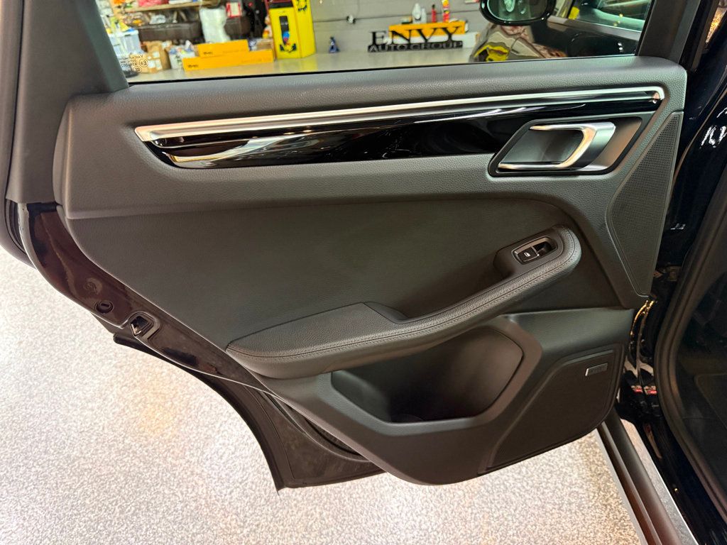 2020 Porsche Macan photo 25