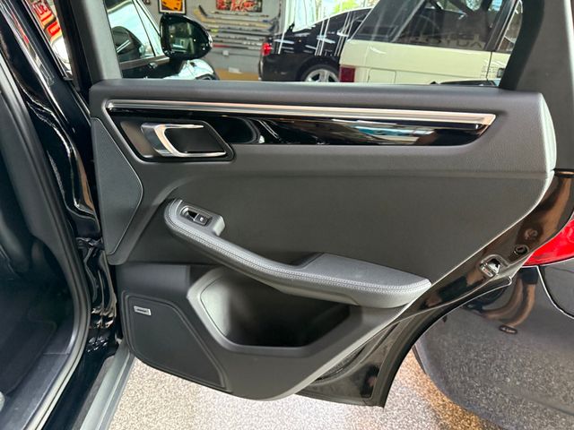 2020 Porsche Macan AWD - 22905759 - 33