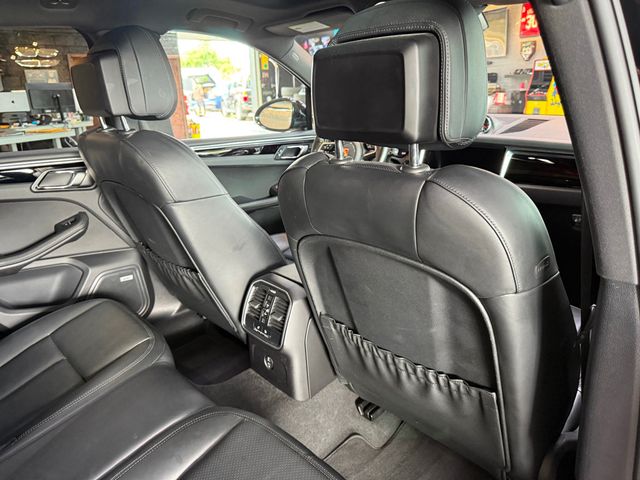 2020 Porsche Macan AWD - 22905759 - 35