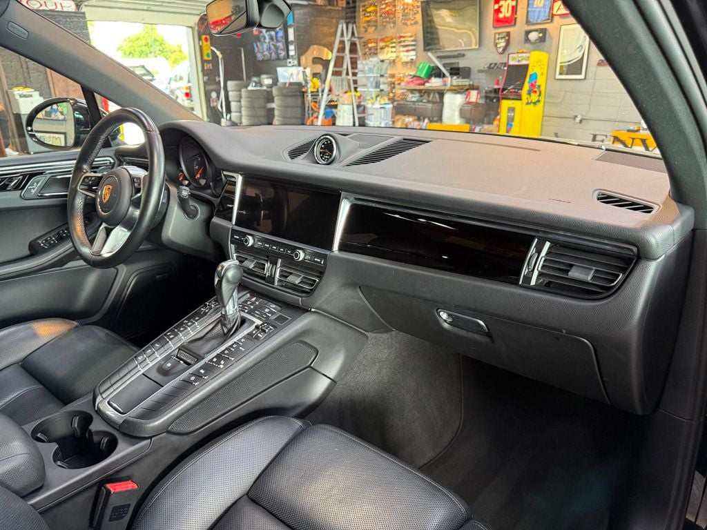 2020 Porsche Macan photo 38