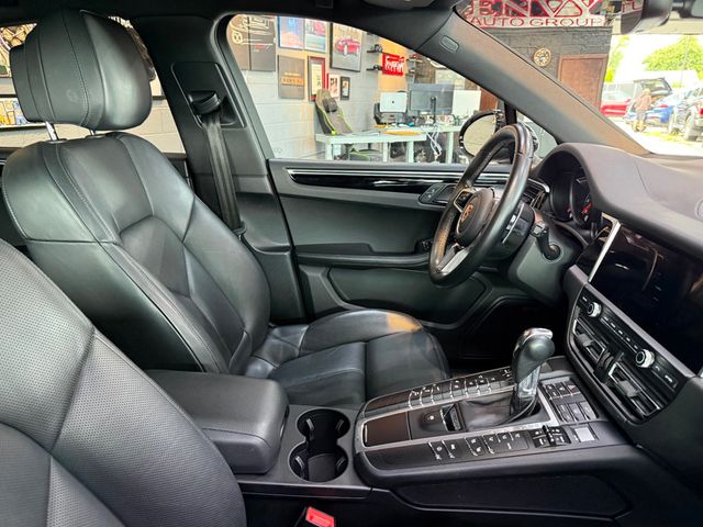 2020 Porsche Macan AWD - 22905759 - 44