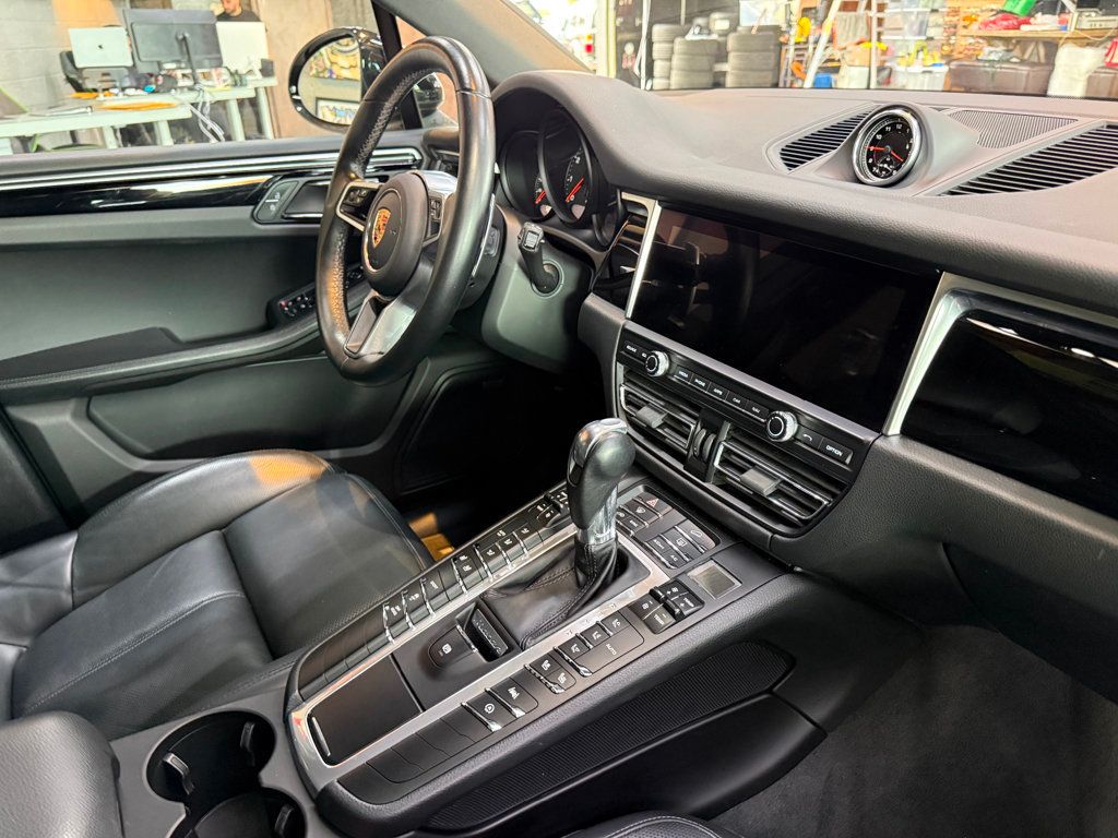 2020 Porsche Macan photo 40