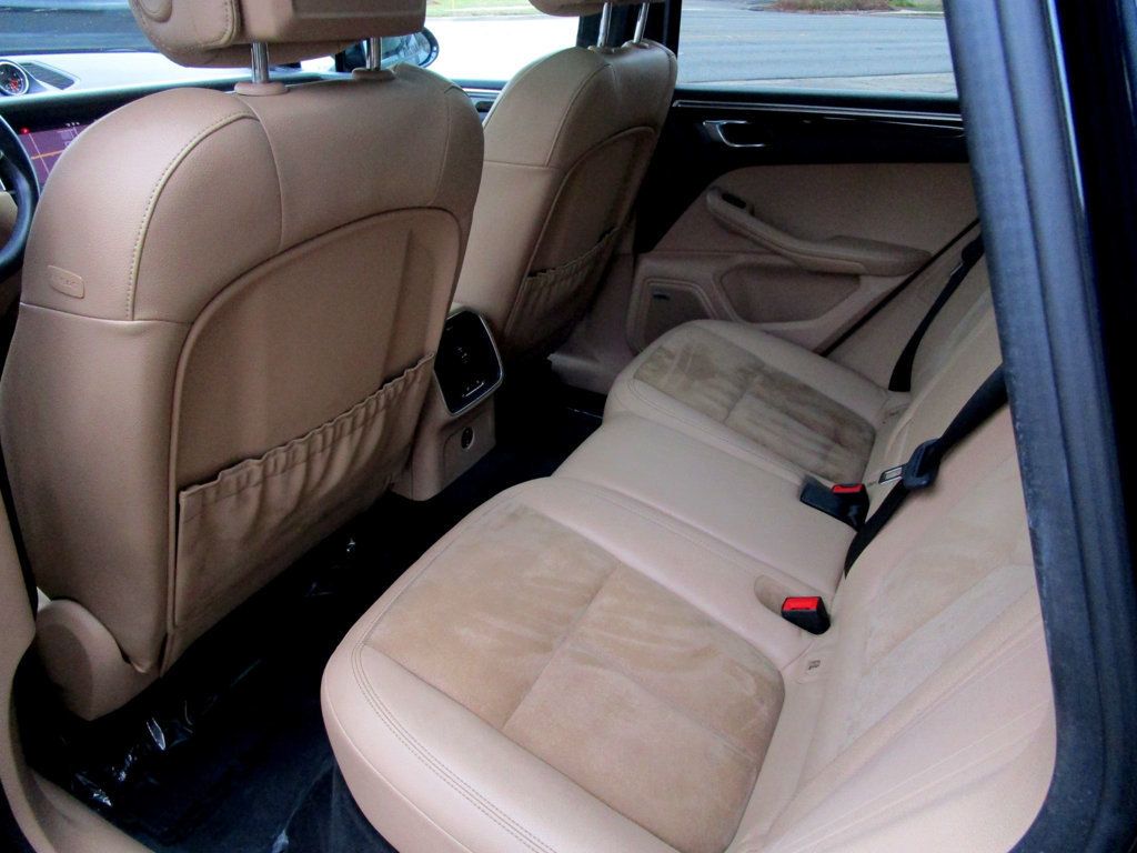 2020 Porsche Macan AWD - 22950896 - 16