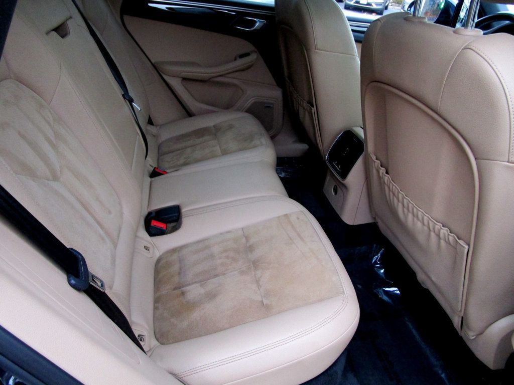 2020 Porsche Macan AWD - 22950896 - 17