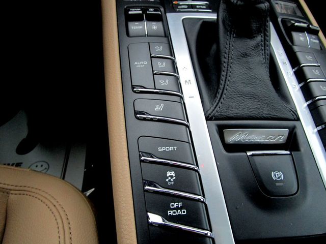 2020 Porsche Macan AWD - 22950896 - 26