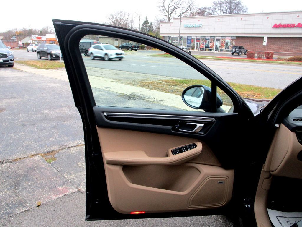 2020 Porsche Macan AWD - 22950896 - 35