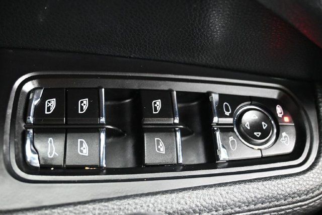 2020 Porsche Macan AWD - 23081610 - 25