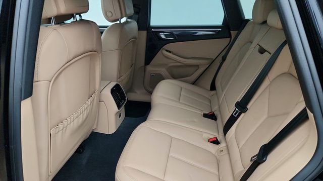 2020 Porsche Macan AWD - 22956551 - 19