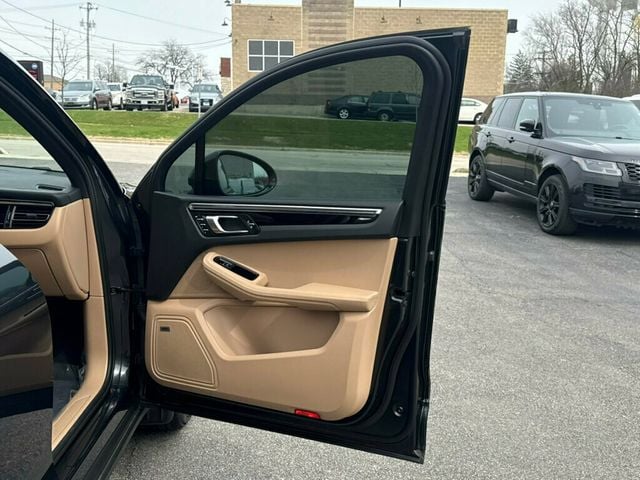 2020 Porsche Macan AWD - 23011918 - 17