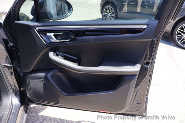 2020 Porsche Macan AWD - 23030149 - 17