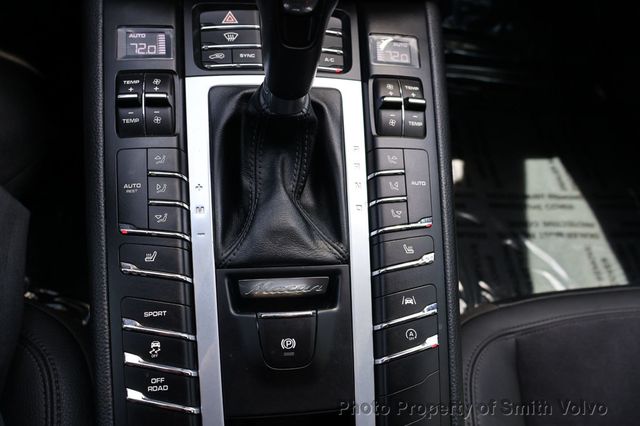 2020 Porsche Macan AWD - 23030149 - 25