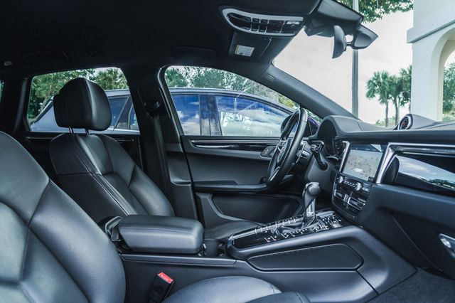 2020 Porsche Macan AWD - 22955942 - 26