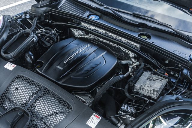 2020 Porsche Macan AWD - 22955942 - 30