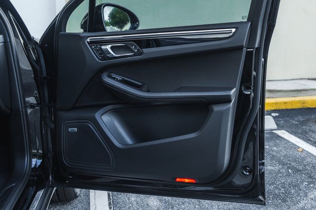 2020 Porsche Macan AWD - 22955942 - 34