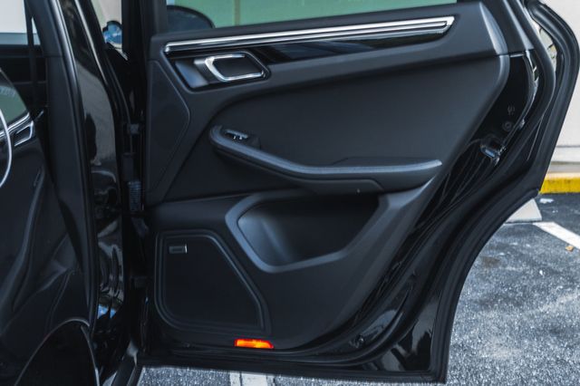 2020 Porsche Macan AWD - 22955942 - 35