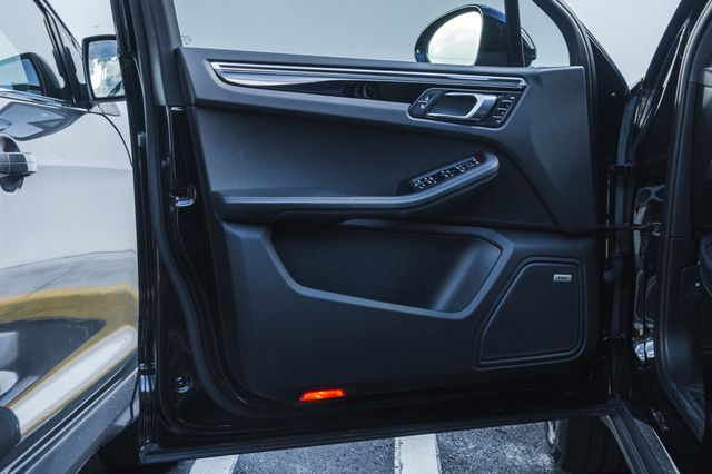 2020 Porsche Macan AWD - 22955942 - 36