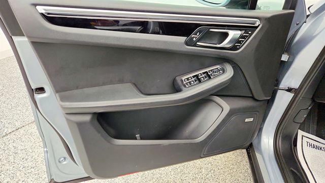 2020 Porsche Macan AWD with Premium Package Plus & 21'' RS Spyder Design Wheels - 22966815 - 10