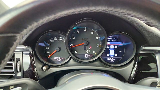 2020 Porsche Macan AWD with Premium Package Plus & 21'' RS Spyder Design Wheels - 22966815 - 14