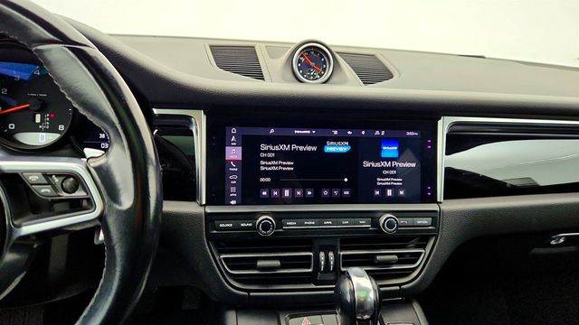 2020 Porsche Macan AWD with Premium Package Plus & 21'' RS Spyder Design Wheels - 22966815 - 17