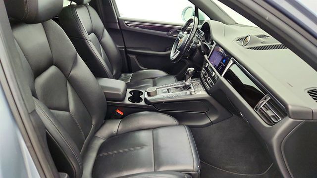 2020 Porsche Macan AWD with Premium Package Plus & 21'' RS Spyder Design Wheels - 22966815 - 24