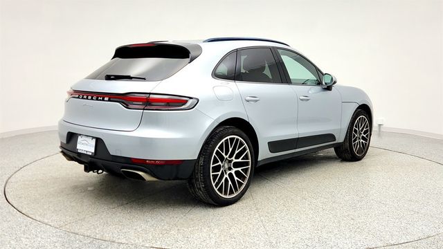 2020 Porsche Macan AWD with Premium Package Plus & 21'' RS Spyder Design Wheels - 22966815 - 4