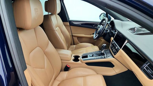2020 Porsche Macan AWD w/ Premium Pkg Plus, Power Seats & PDLS+ - 23065408 - 22