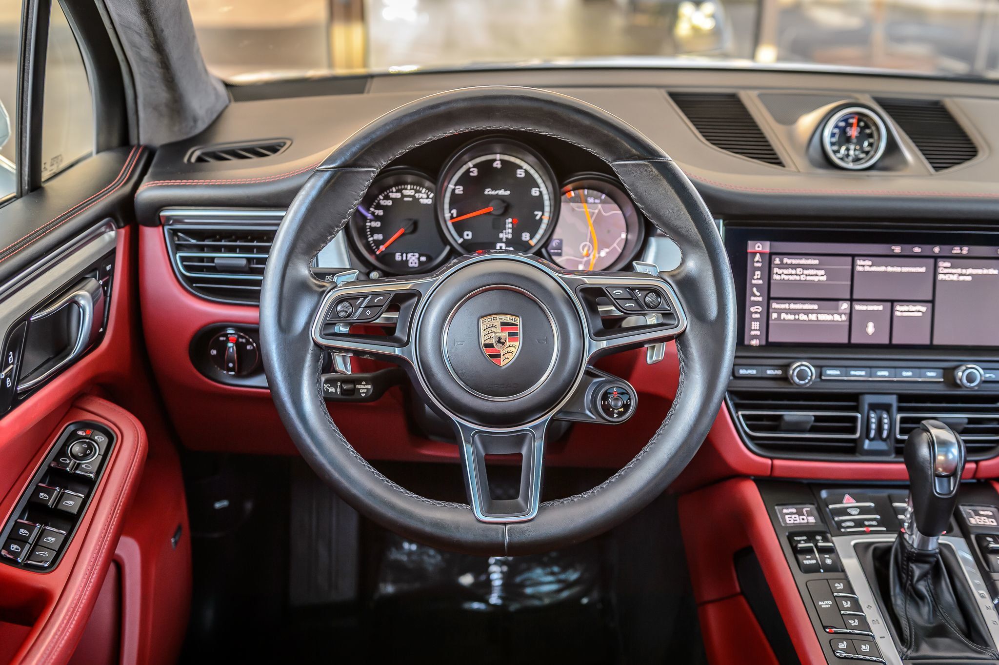 2020 Porsche Macan Turbo photo 25