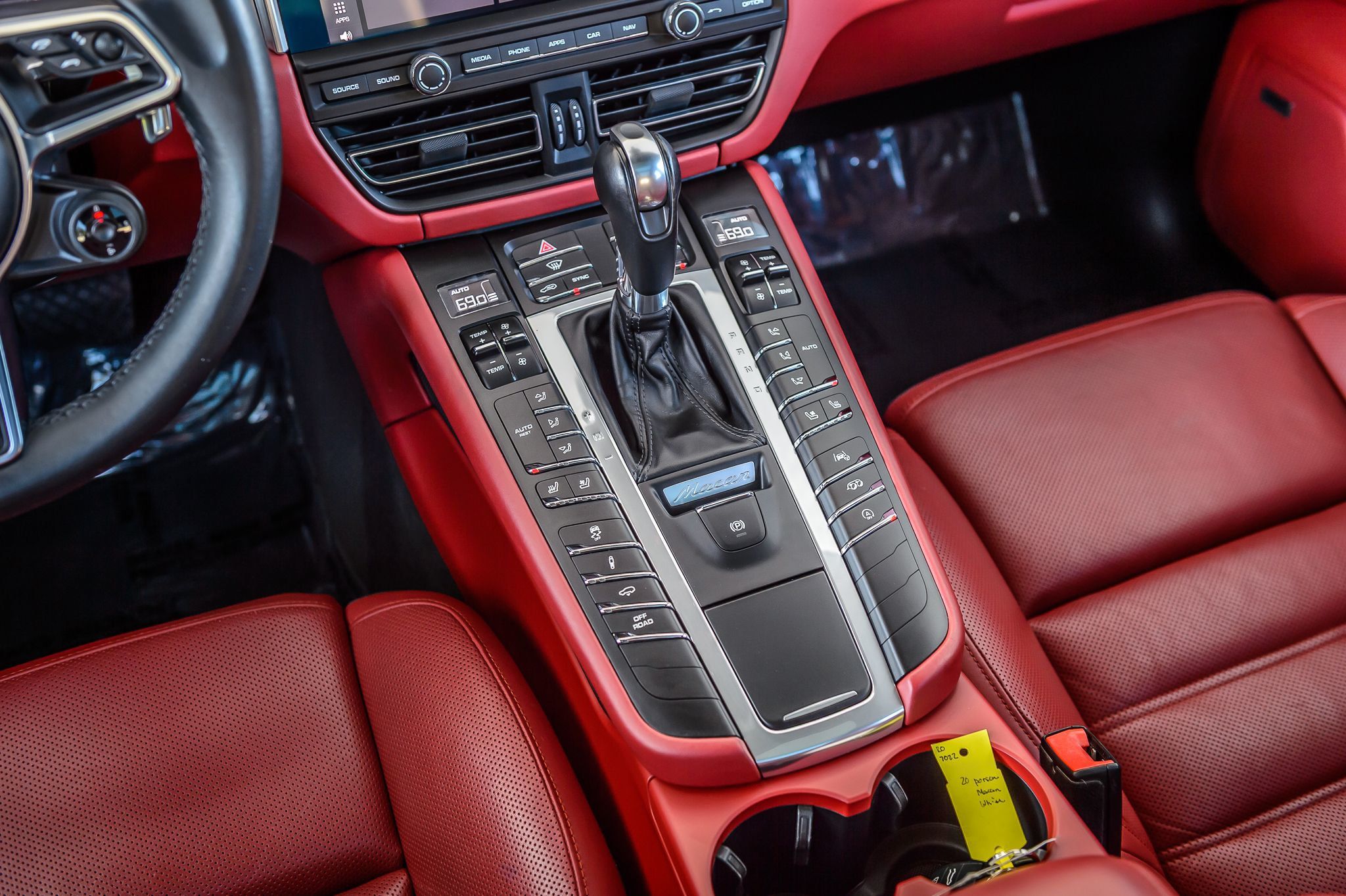 2020 Porsche Macan Turbo photo 28