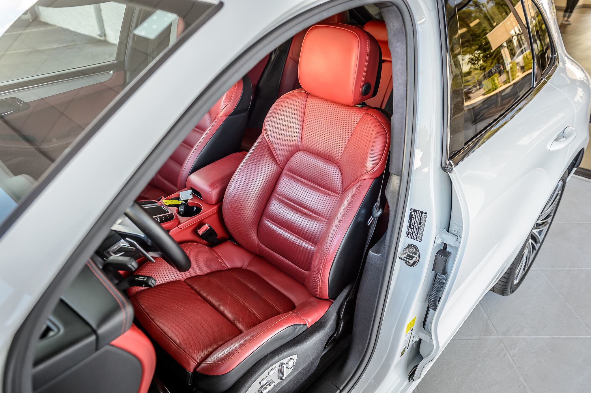 2020 Porsche Macan Turbo photo 34