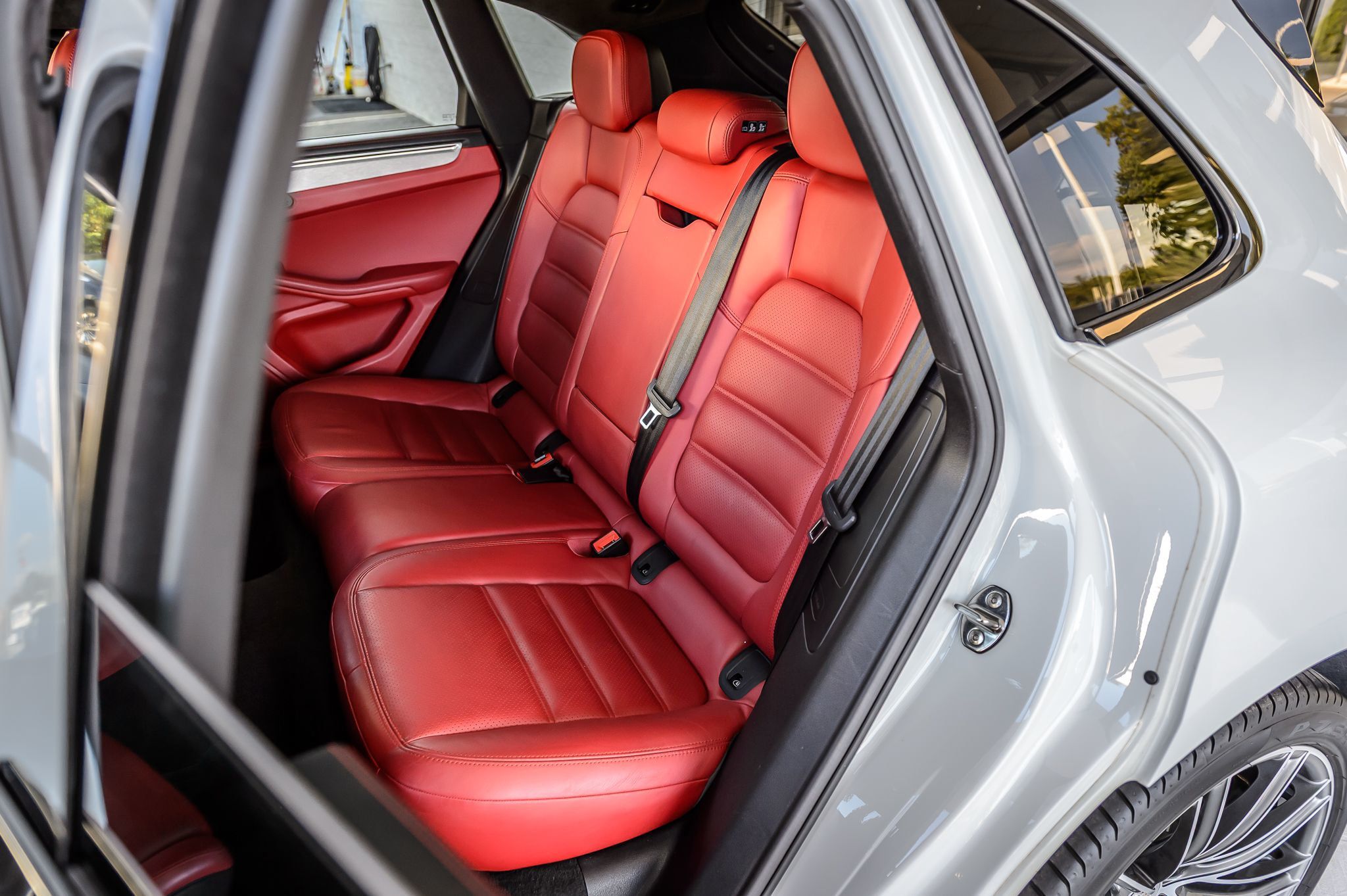 2020 Porsche Macan Turbo photo 38