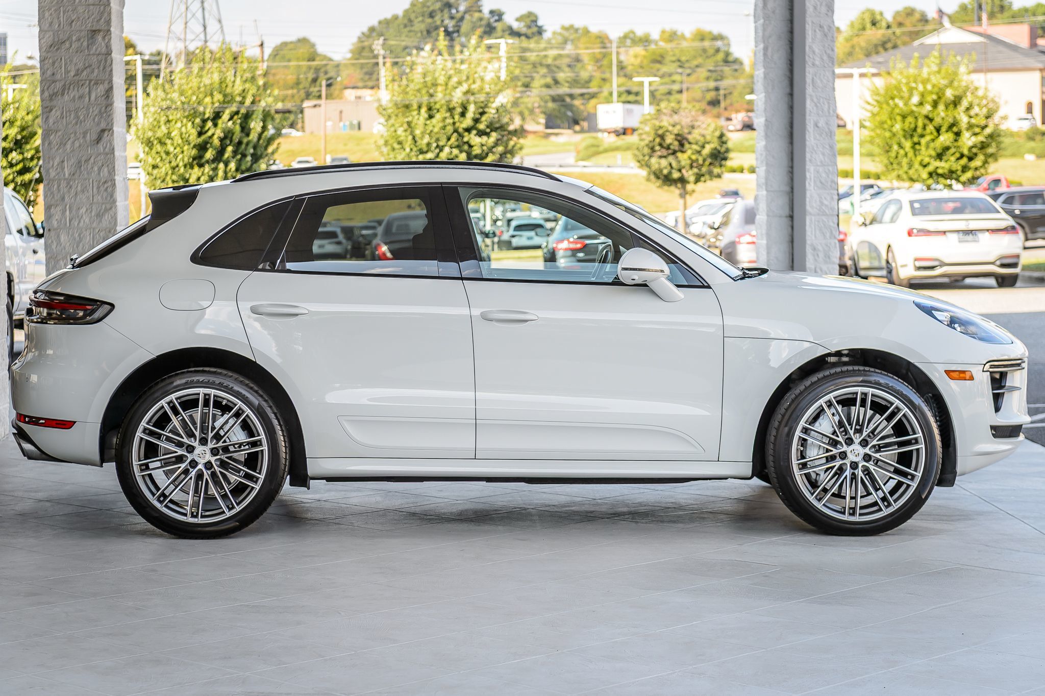 2020 Porsche Macan Turbo photo 47