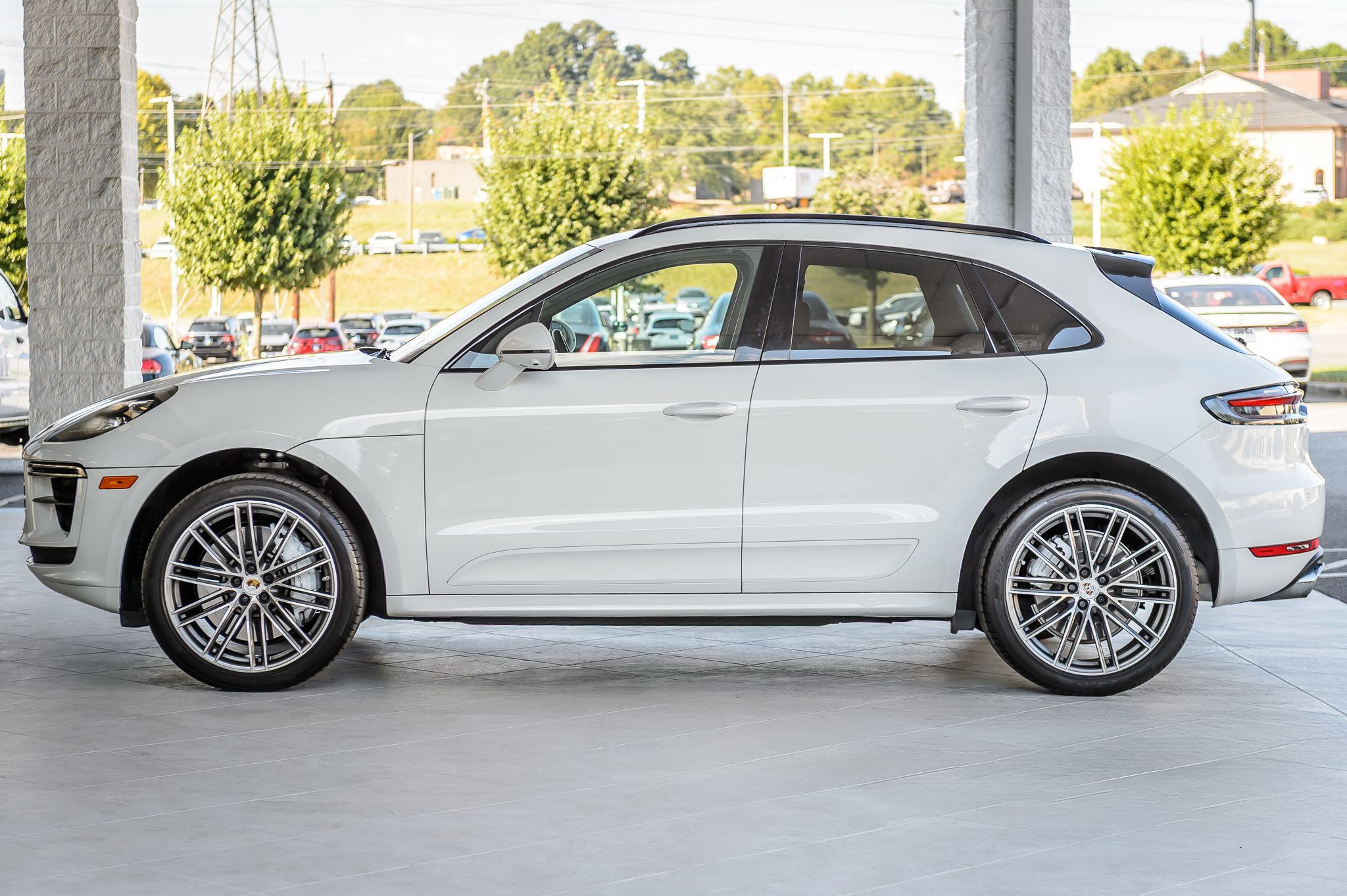 2020 Porsche Macan Turbo photo 48