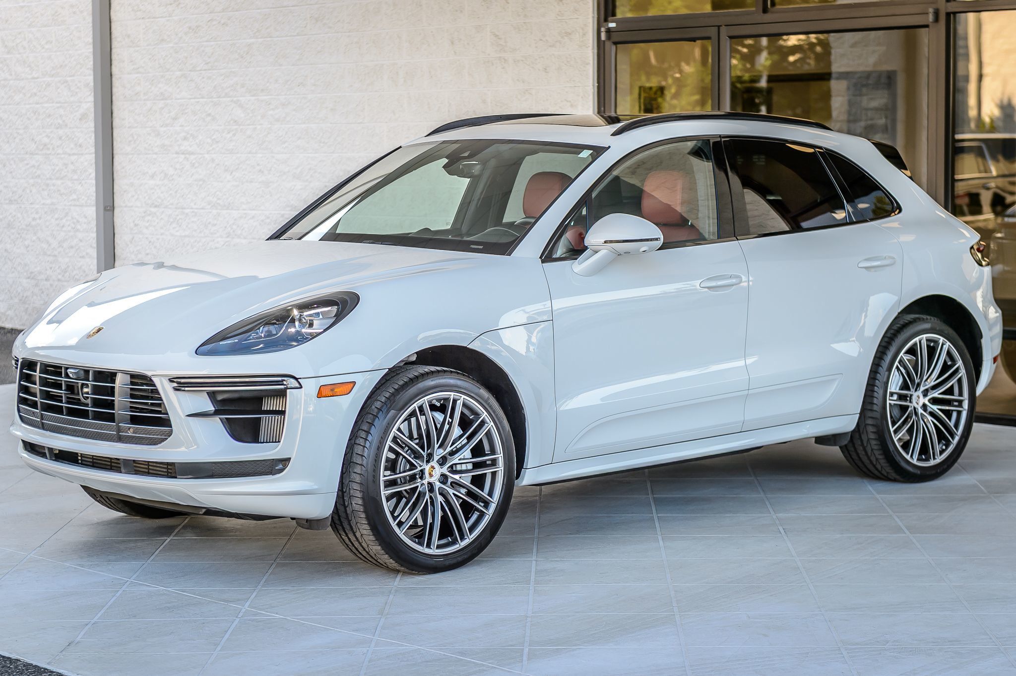 2020 Porsche Macan Turbo photo 5
