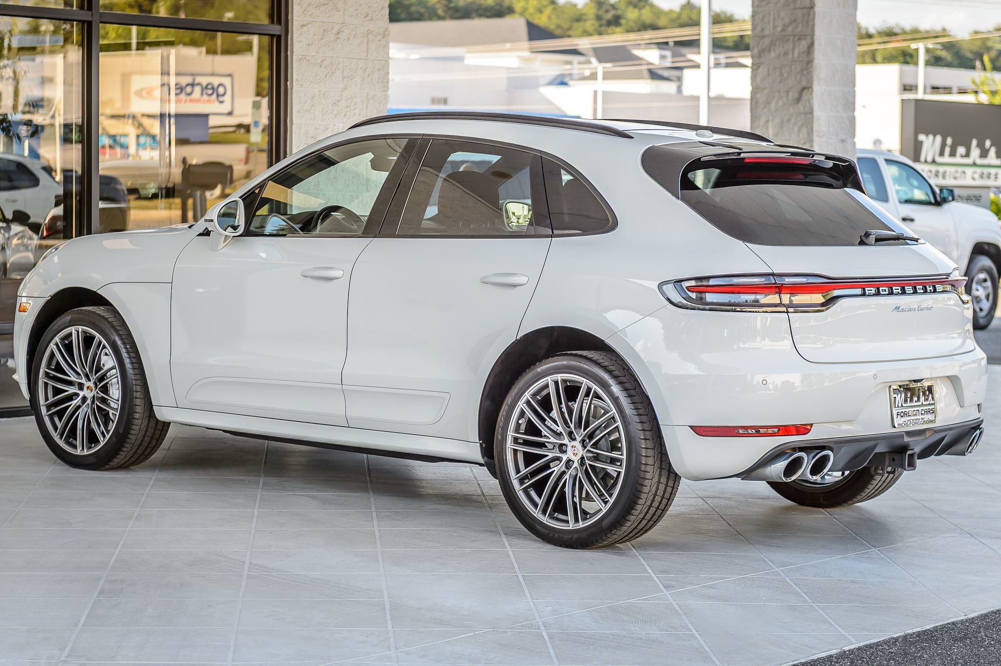 2020 Porsche Macan Turbo photo 6