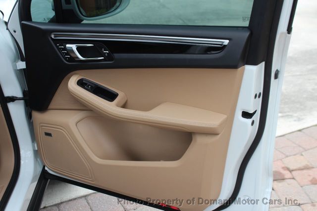 2020 Porsche Macan ONE FLORIDA OWNER , ONLY 11K MILES GARAGE KEPT  - 21331160 - 12