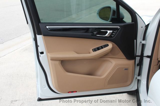 2020 Porsche Macan ONE FLORIDA OWNER , ONLY 11K MILES GARAGE KEPT  - 21331160 - 13