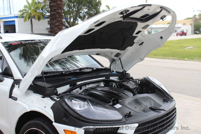 2020 Porsche Macan ONE FLORIDA OWNER , ONLY 11K MILES GARAGE KEPT  - 21331160 - 22