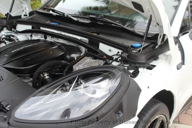 2020 Porsche Macan ONE FLORIDA OWNER , ONLY 11K MILES GARAGE KEPT  - 21331160 - 27