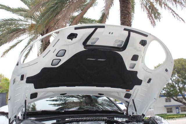 2020 Porsche Macan ONE FLORIDA OWNER , ONLY 11K MILES GARAGE KEPT  - 21331160 - 28