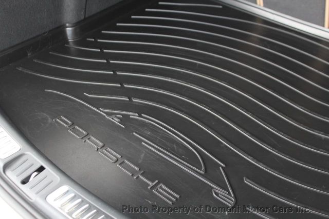 2020 Porsche Macan ONE FLORIDA OWNER , ONLY 11K MILES GARAGE KEPT  - 21331160 - 39