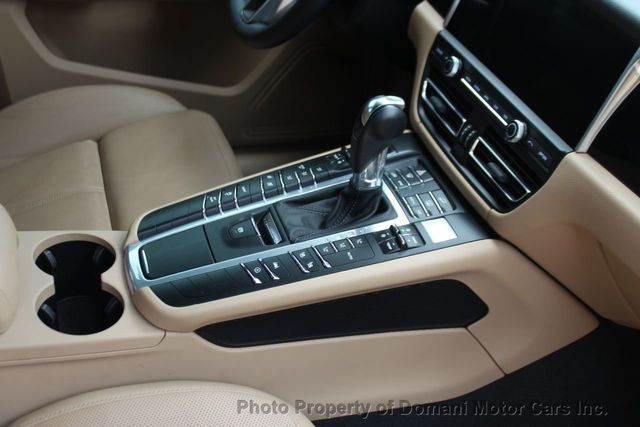 2020 Porsche Macan ONE FLORIDA OWNER , ONLY 11K MILES GARAGE KEPT  - 21331160 - 49