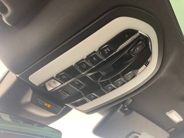 2020 Porsche Macan S AWD - 22973537 - 11