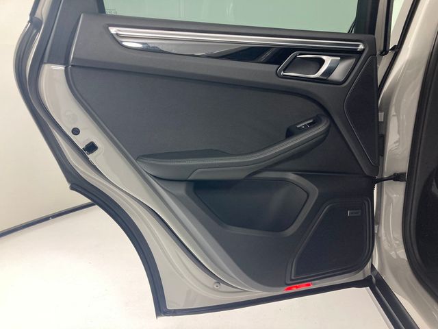 2020 Porsche Macan S AWD - 22973537 - 14
