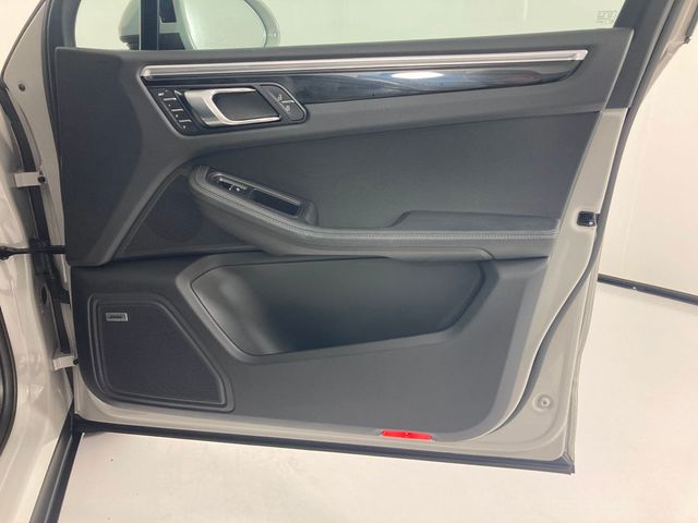 2020 Porsche Macan S AWD - 22973537 - 19
