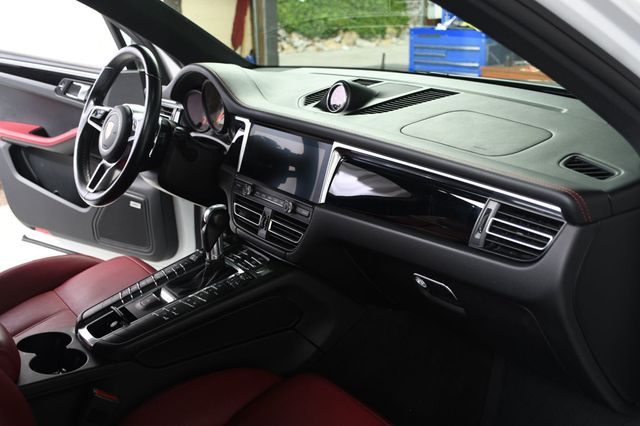2020 Porsche Macan S AWD - 23043055 - 26