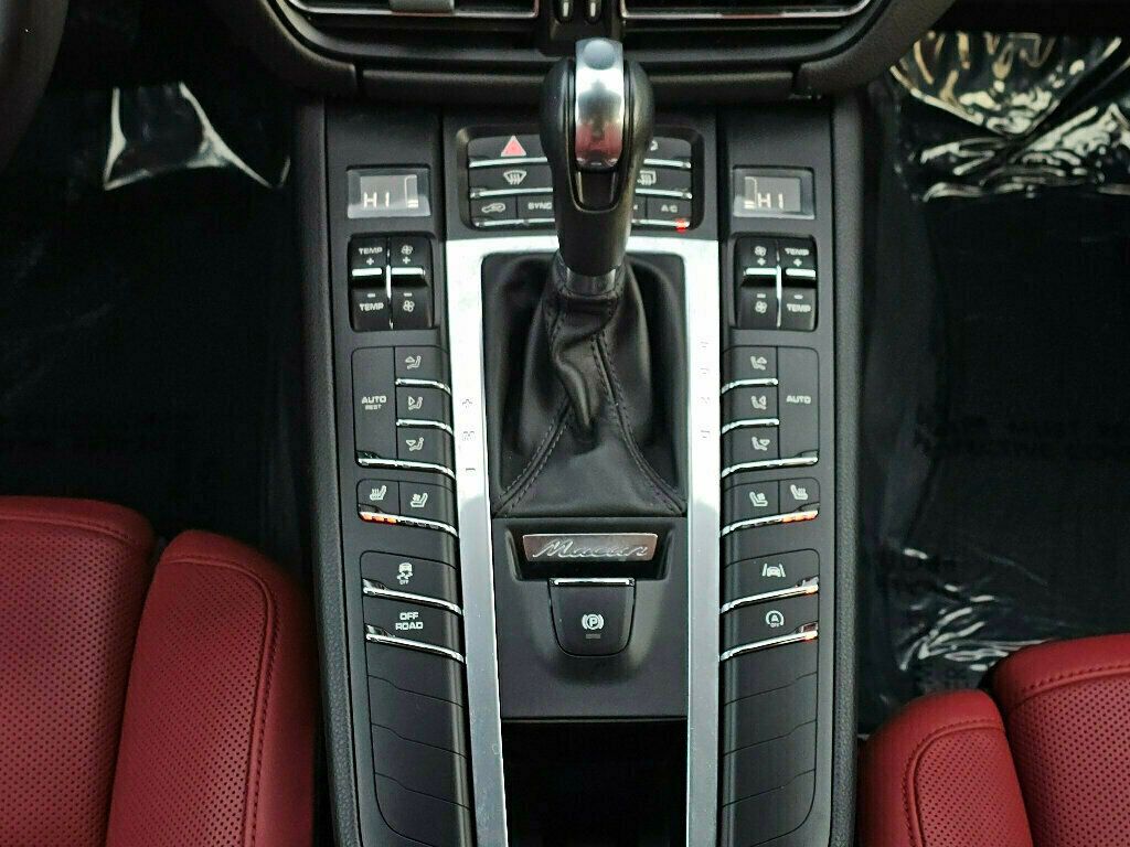 2020 Porsche Macan S AWD - 22969913 - 26