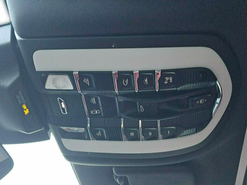 2020 Porsche Macan S AWD - 22969913 - 30