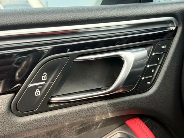 2020 Porsche Macan S AWD - 23003577 - 32