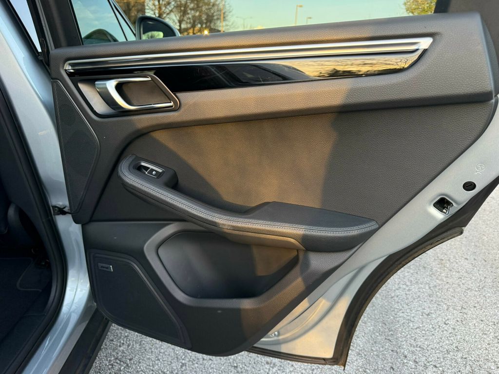 2020 Porsche Macan S, Premium Pack Plus, 21" Sport Classic Wheels, Park Assist  - 22995006 - 22